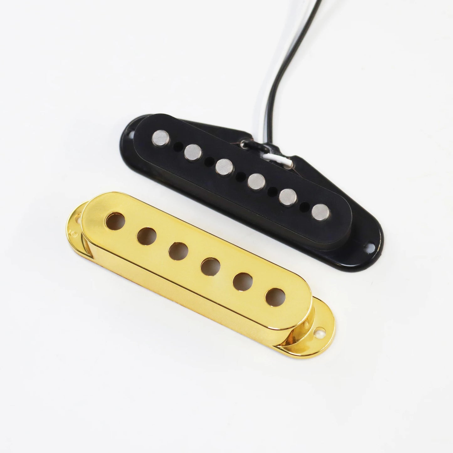 Equipped with 2 ST single coil pickups and 1 LP style guitar pickup, a set of single coil, single coil, and double coil pickups